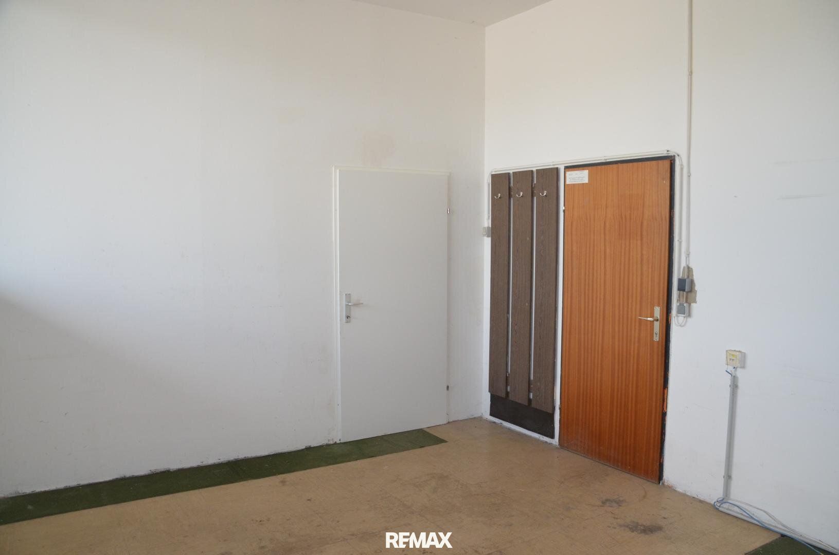 Kompaktes Hallenbüro/Lager im EG - Ansicht 2
