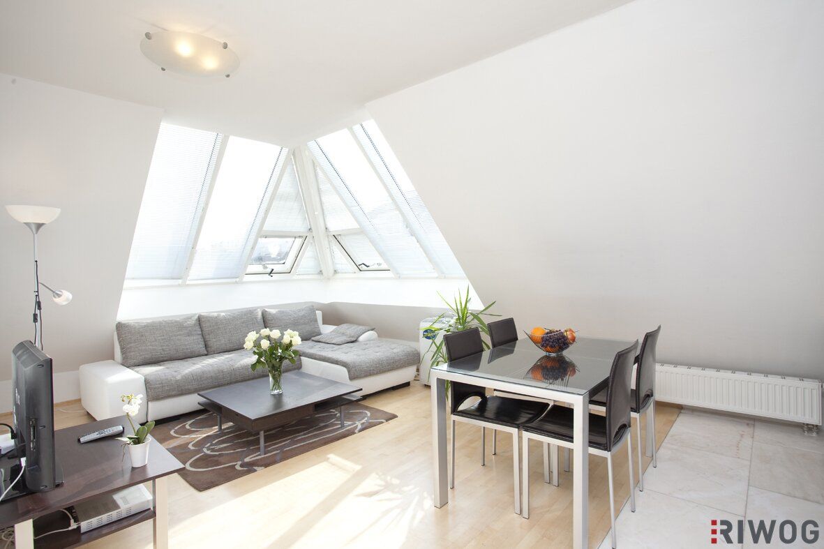 vollmöblierte Dachgeschosswohnung im Altbau *** 3 Gehminuten zum AKH Wien bzw zur Alser Straße