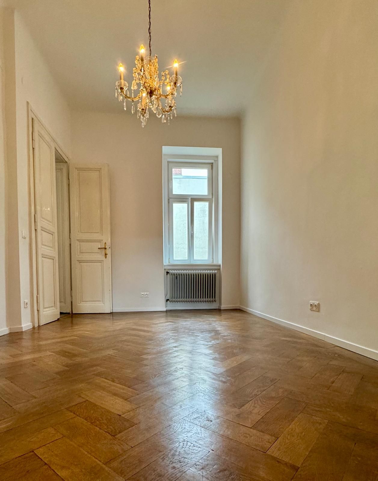 Stilvoll sanierte Altbauwohnung mit Charme | 4 Zi | 135 m² | Nähe U1 | Besichtigungen am 7./8. Juni
