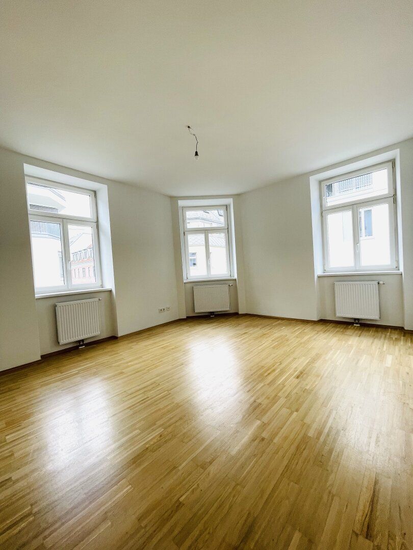 Perfekt aufgeteilte - 3 Zimmer Altbau-Wohnung, Einbauküche & Lift