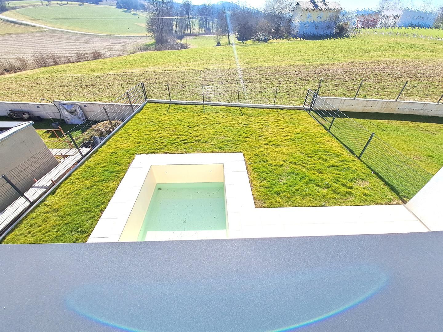ERSTBEZUG! Exklusive Haushälfte mit Klima, Garage, Garten u. Pool