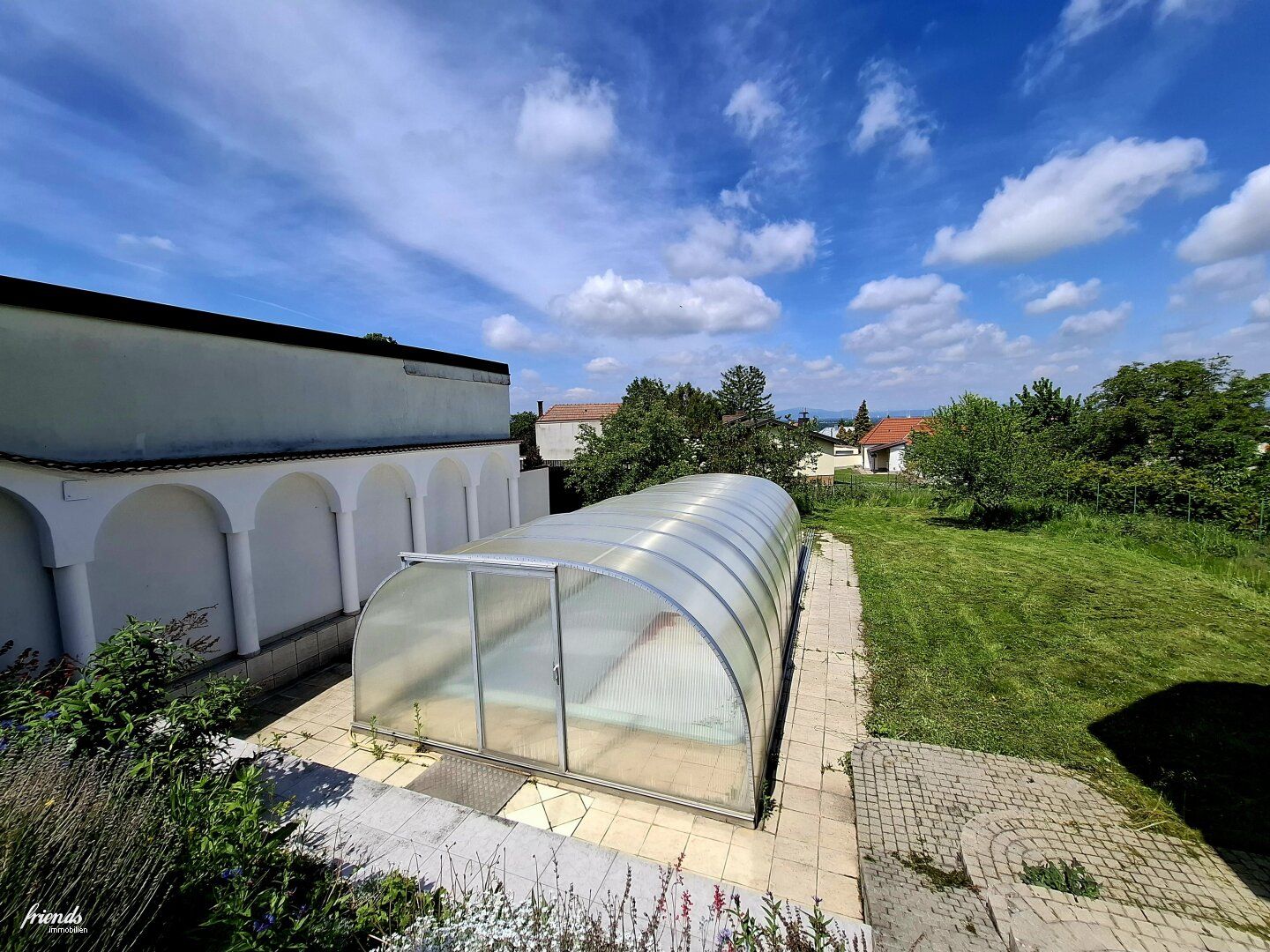 Super Liegenschaft: 6 Zimmer, Pool, Wintergarten und Garage - Ihr neues Zuhause!