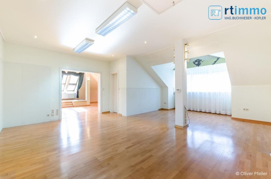 HOCHWERTIGE DACHGESCHOSSWOHNUNG MIT AIRCONDITION