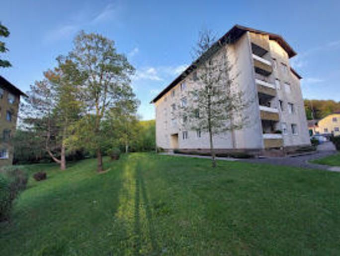 Renovierungsbedürftige Wohnung mit Balkon und Stellplatz in Altlengbach