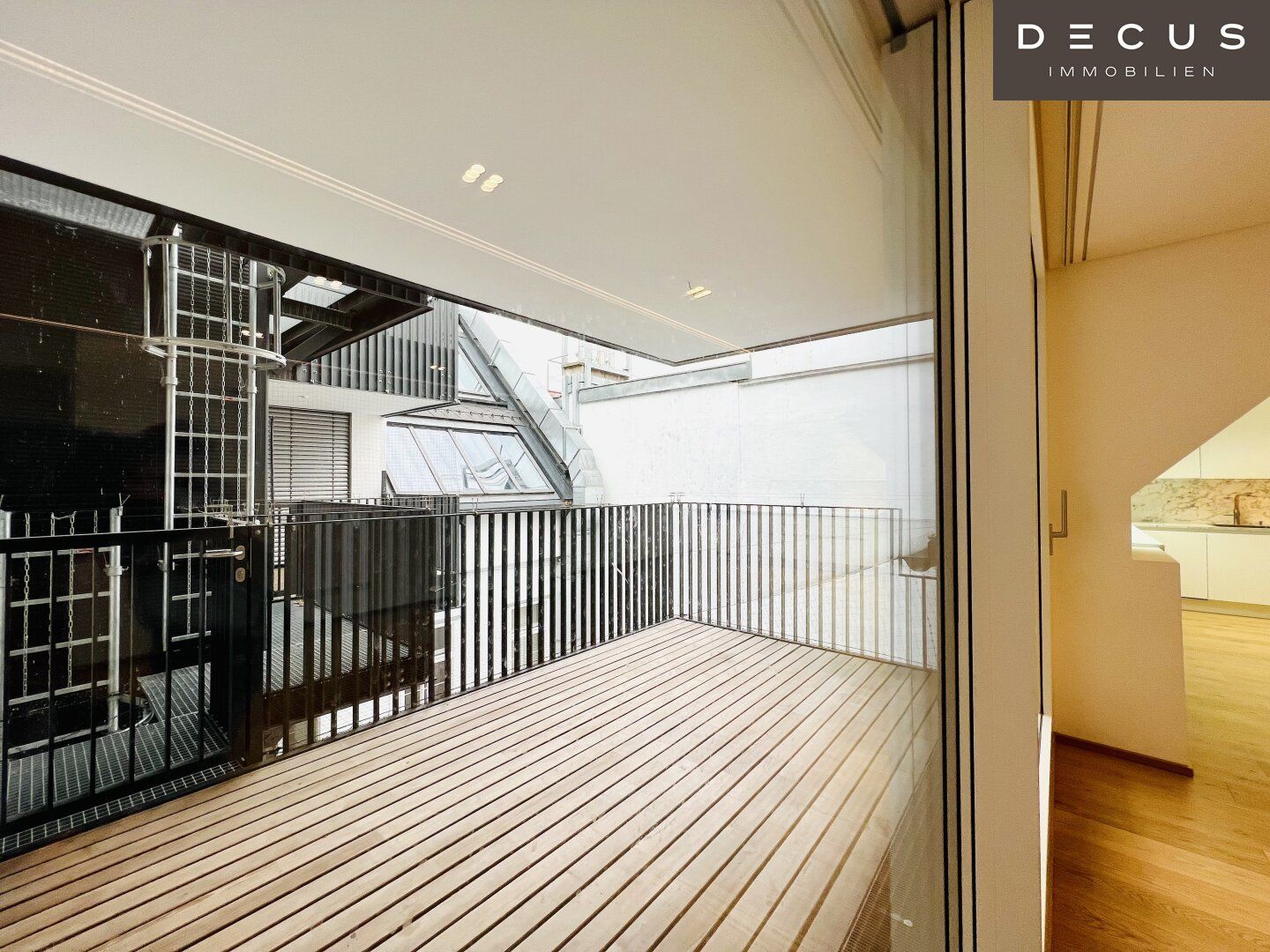 AN DER GRENZE ZUM 1. BEZIRK | EDLE DACHGESCHOSSWOHNUNG | RUHIGE 12 m2 TERRASSE | 1030 AM STADTPARK | 4 ZIMMER