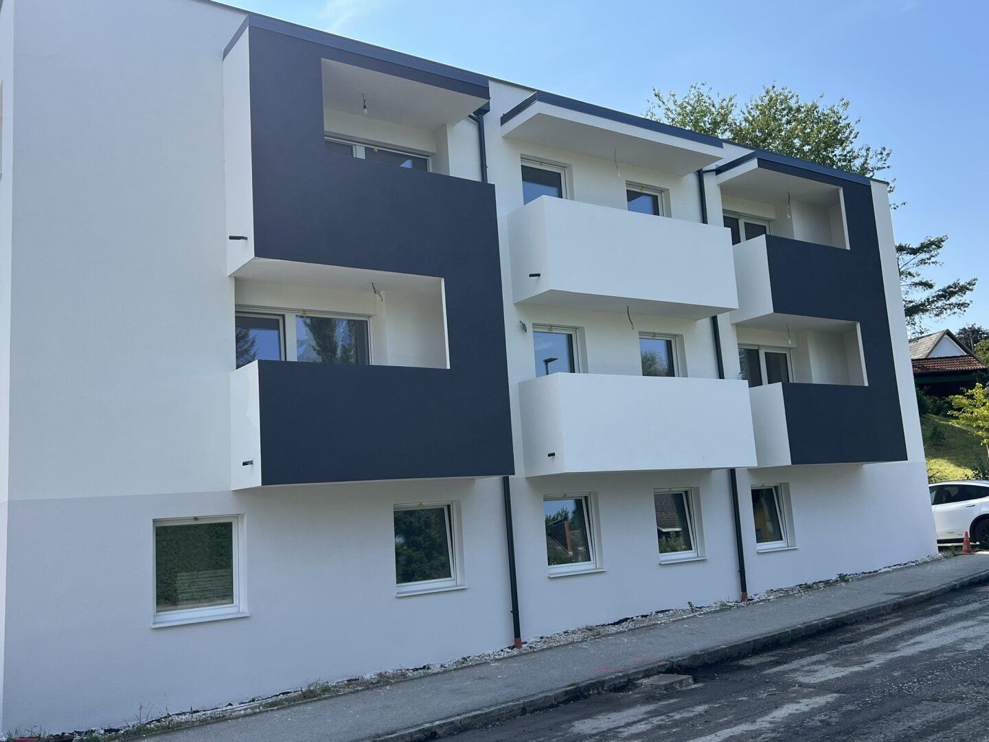 Erstbezug - Moderne 2-Zimmerwohnung mit Balkon und Parkplatz
