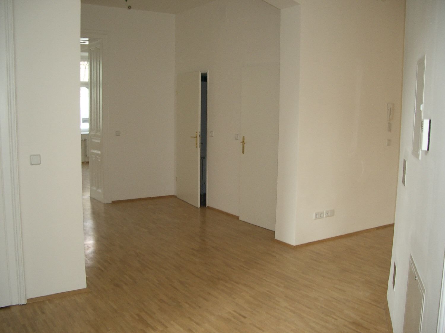 Kapitalanlage mit laufenden Mieteinnahmen, Rendite 4,80 %, Büro mit 3 Räumen Unbefristet vermietet - Ansicht 4