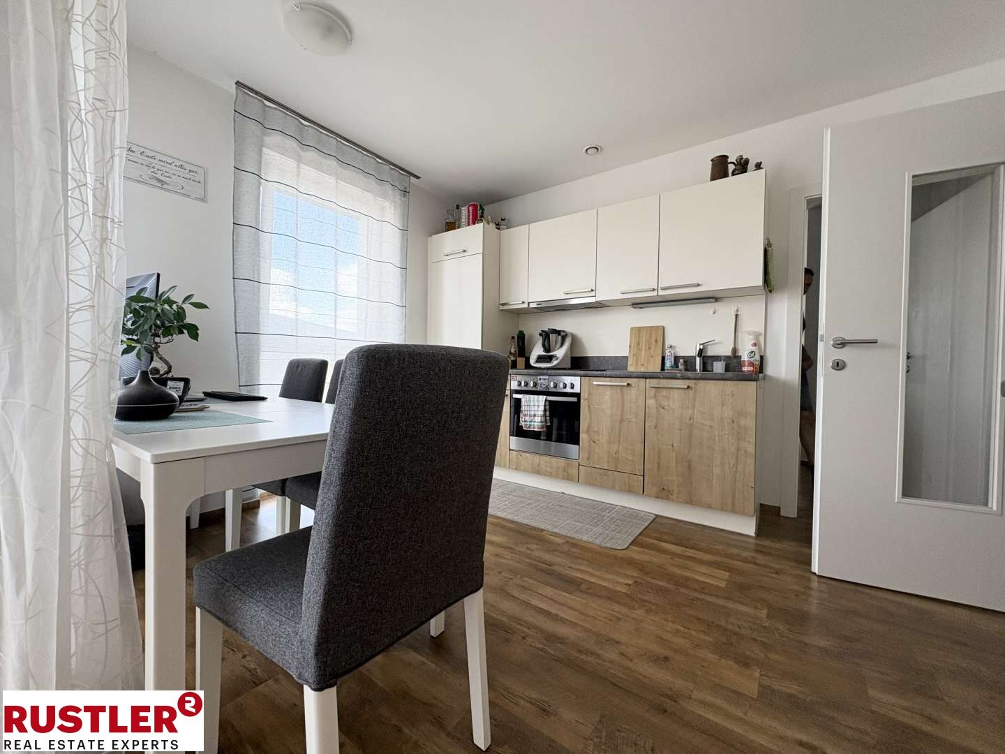 Helle 2-Zimmer-Wohnung mit Loggia und Top-Anbindung - ideal für Singles und Paare
