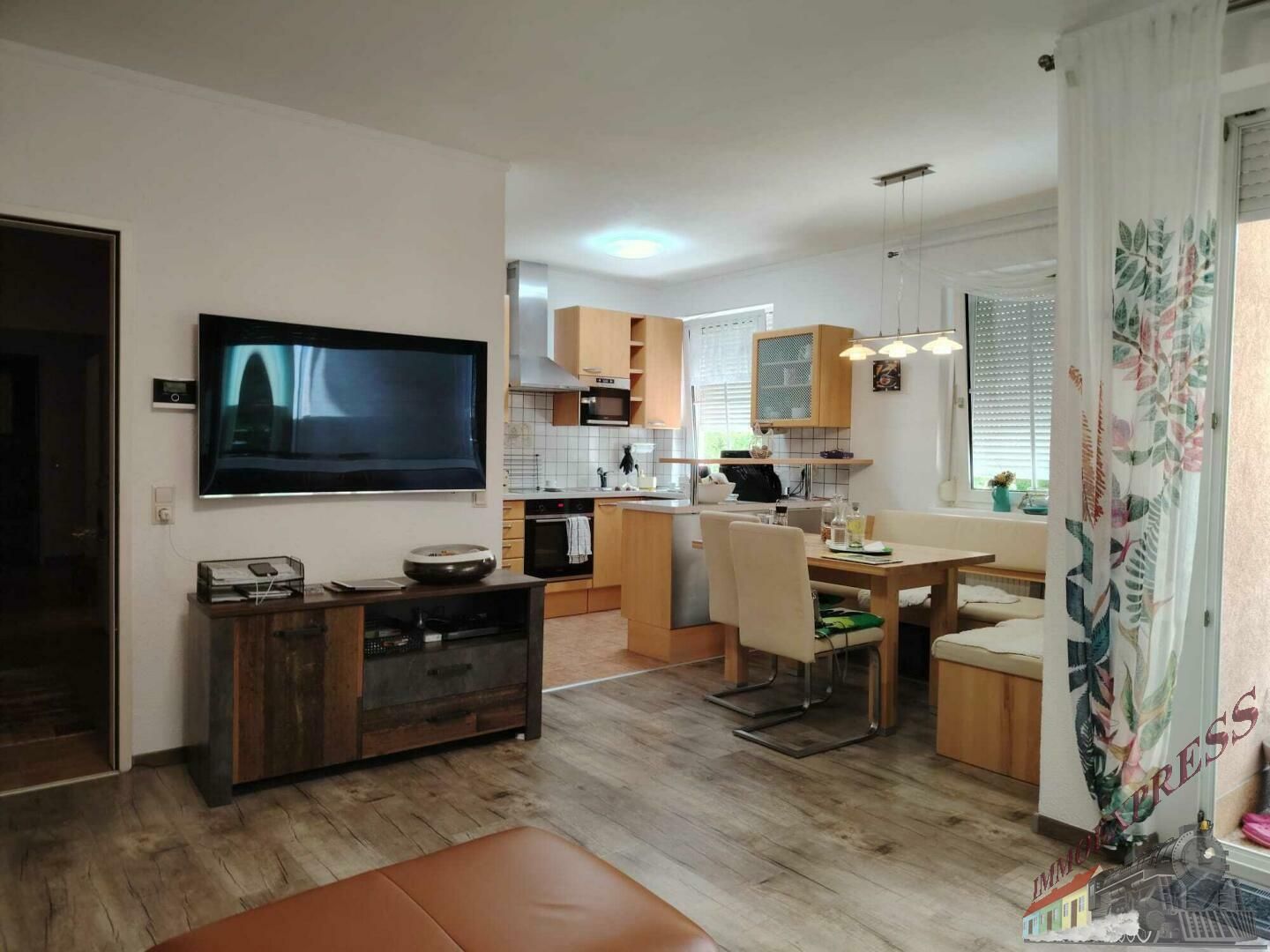 Sonnige 3 Zimmer-Wohnung mit 5m²-Balkon und KFZ-Stellplatz wartet auf nette Familie!