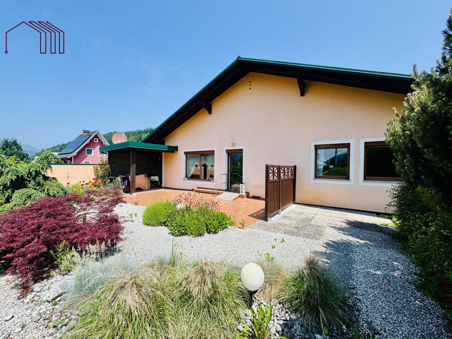FÜR NATURLIEBHABER: Sonniger Bungalow mit Gartenparadies & Kirchturmblick