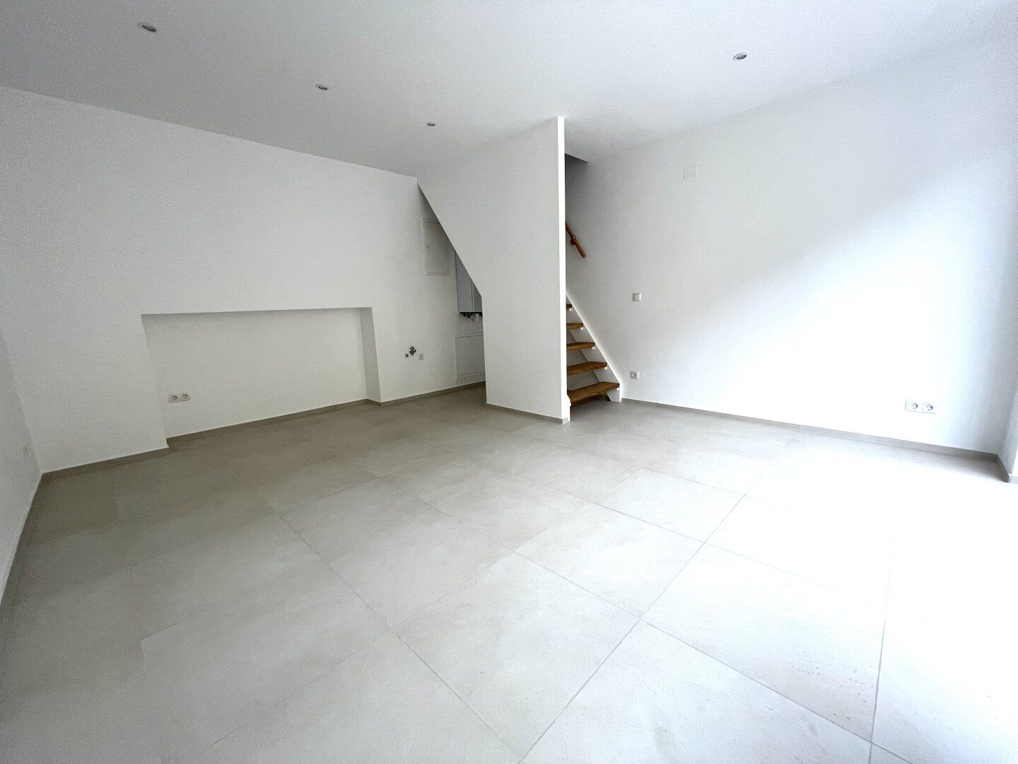 40,34 m²-Geschäftslokal, 2-Etagen, Nähe Schloss Schönbrunn - Mehr