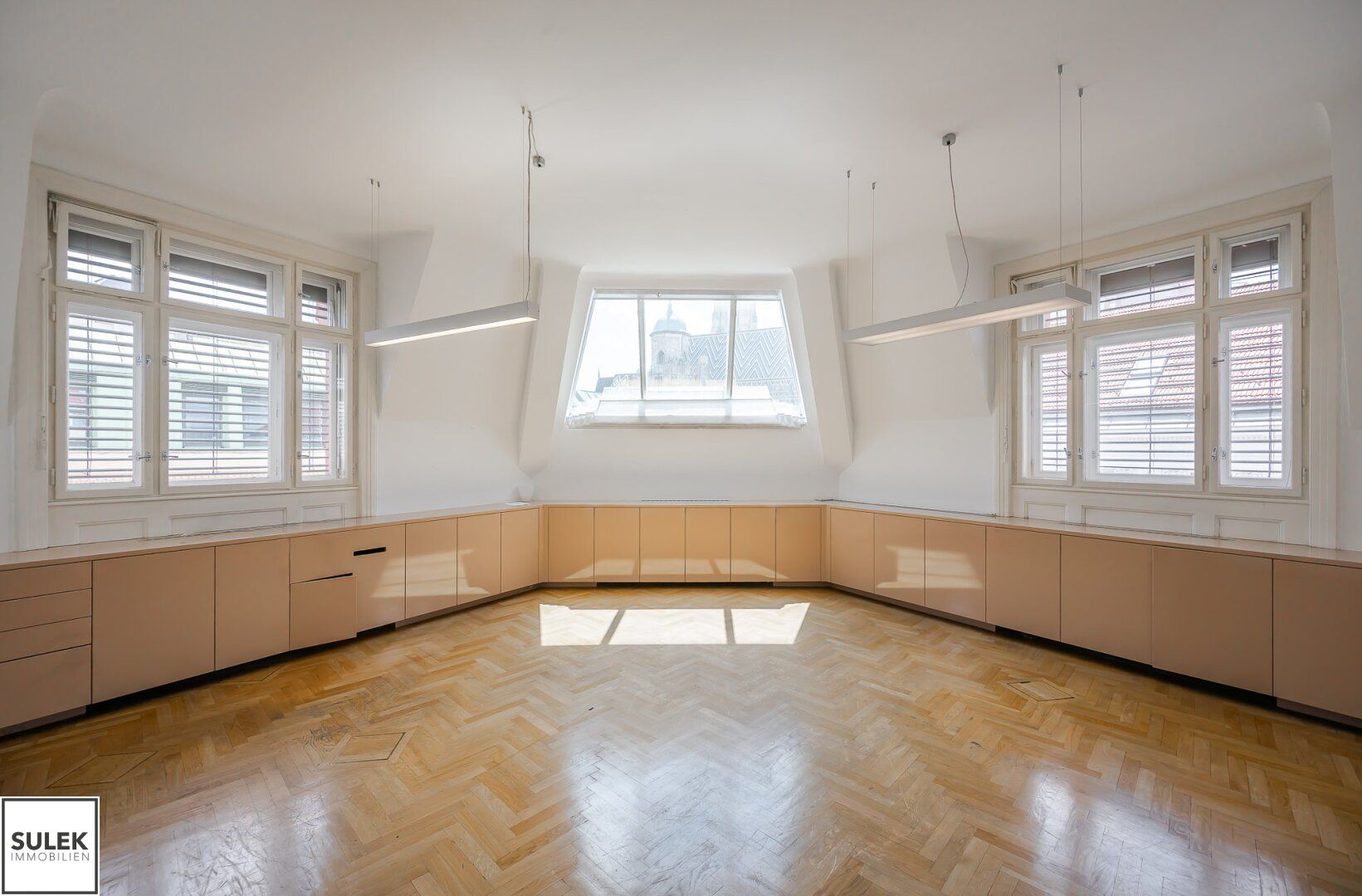 Rotenturmstraße: Repräsentative Altbau-Büroetage (415 m²) mit 14 Räumen & Klimaanlage nahe Stephansplatz - Ansicht 2