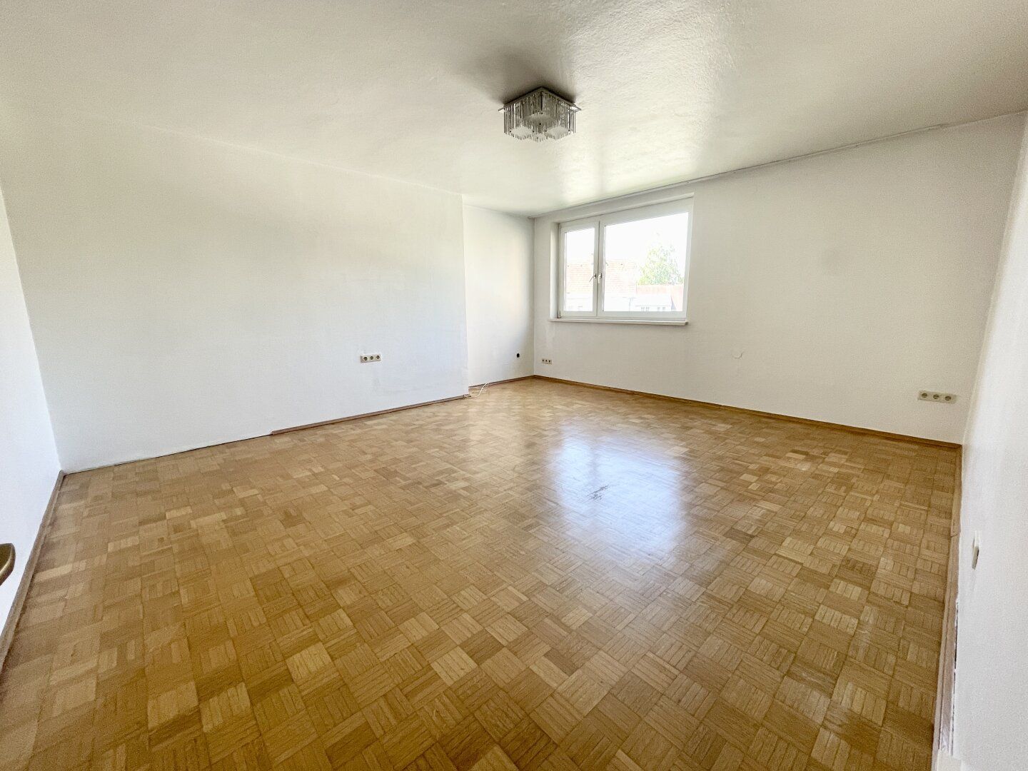 nähe Murauen, große Familienwohnung in zentraler Lage mit Balkon und Parkplatz