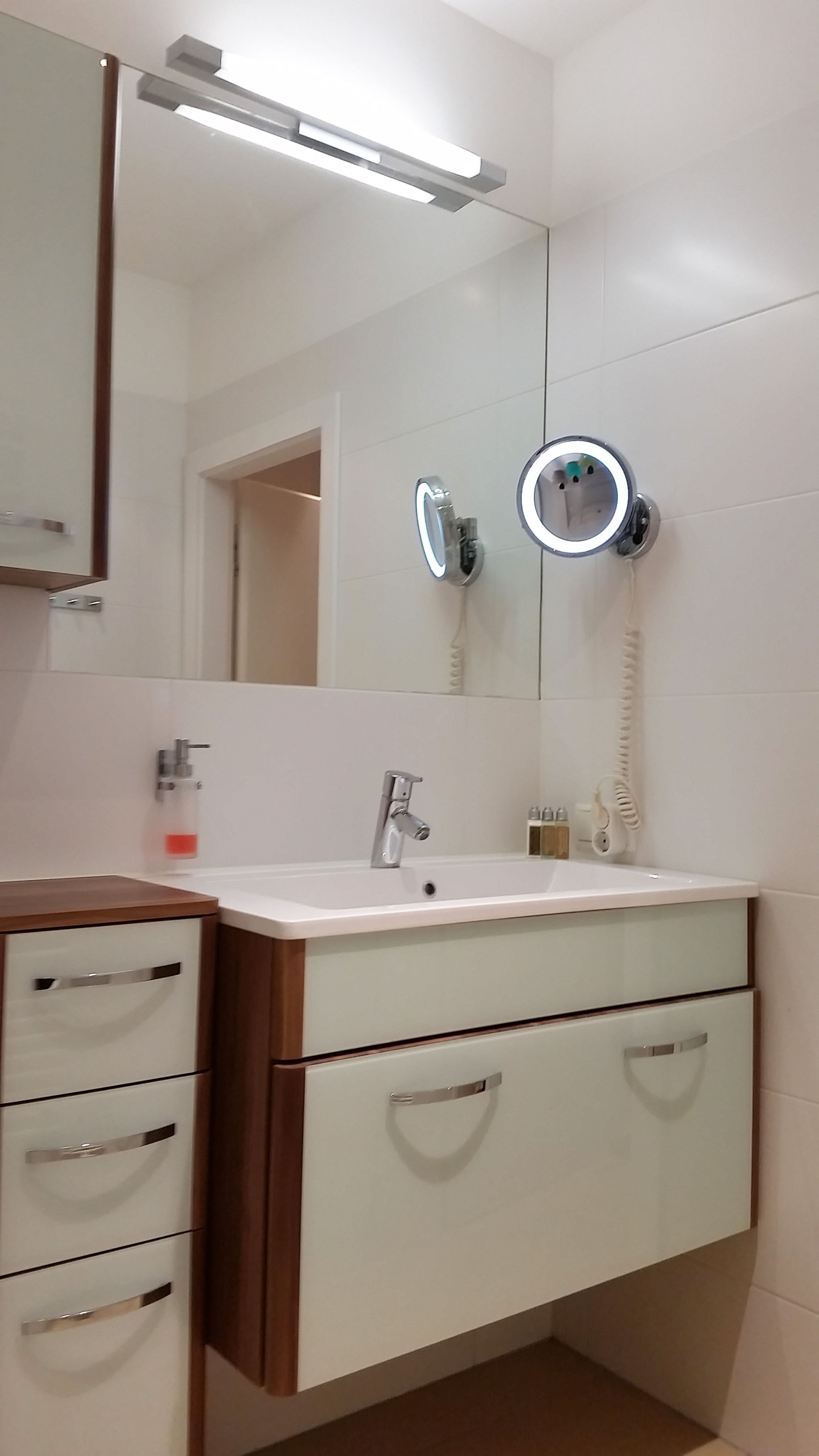 PROVISIONSFREI, komplett neu eingerichtetes Apartment! Ab sofort beziehbar! - Mehr