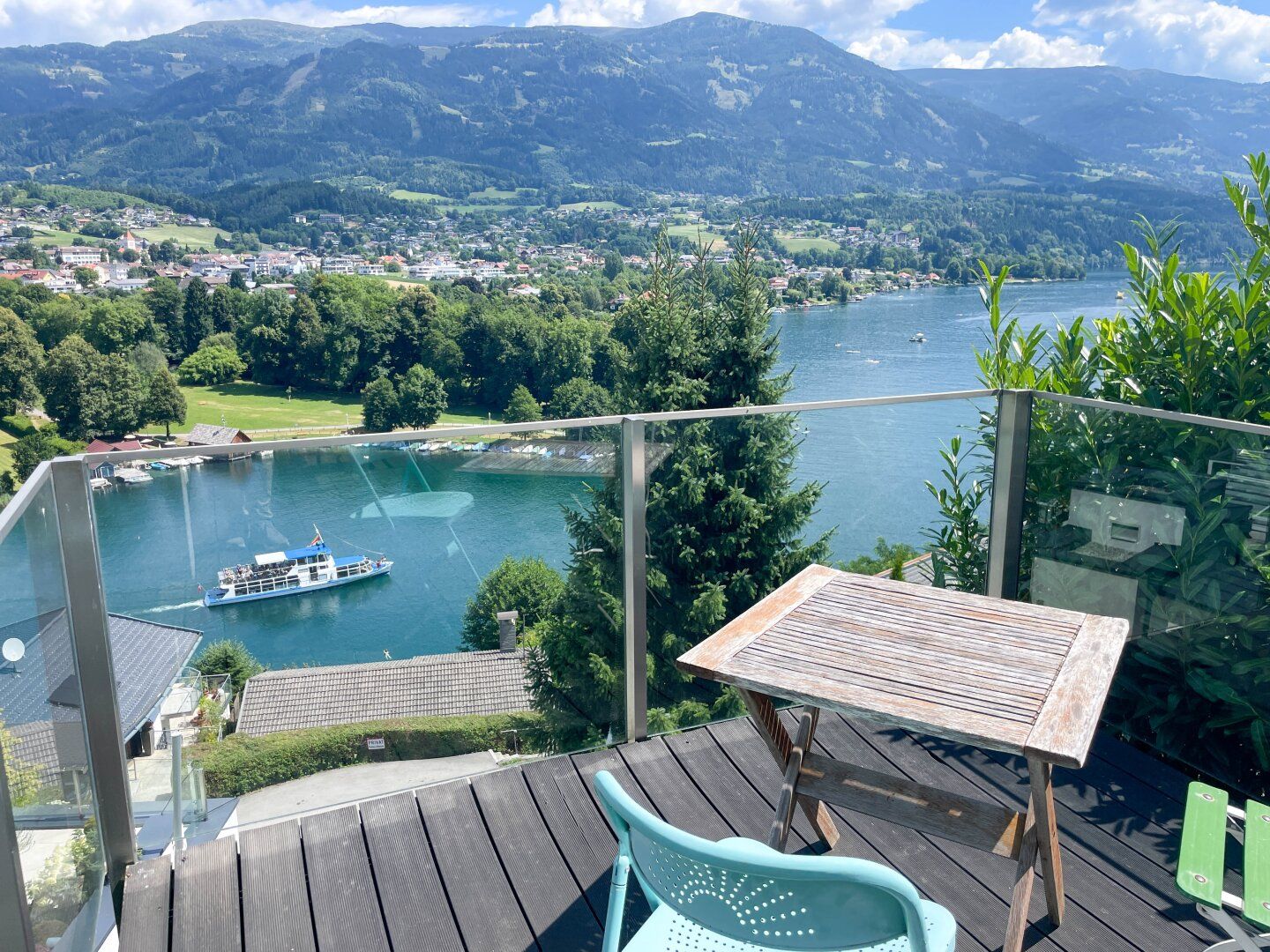ATEMBERAUBENDE MIETWOHNUNG MIT WUNDERBAREM SEEBLICK UND PRIVATEM SEEZUGANG IN SEEBODEN ZU VERMIETEN!