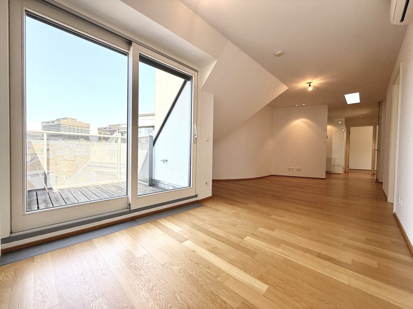 Helle 3-Zimmer Wohnung mit Terrasse, Nähe St. Anna Kinderspital