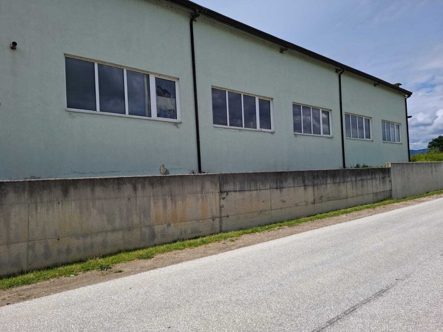 HALLEN FÜR GEWERBEBETRIEBE VON 280 BIS 680 m² IN EBENTHAL ZU MIETEN! - Ansicht 3