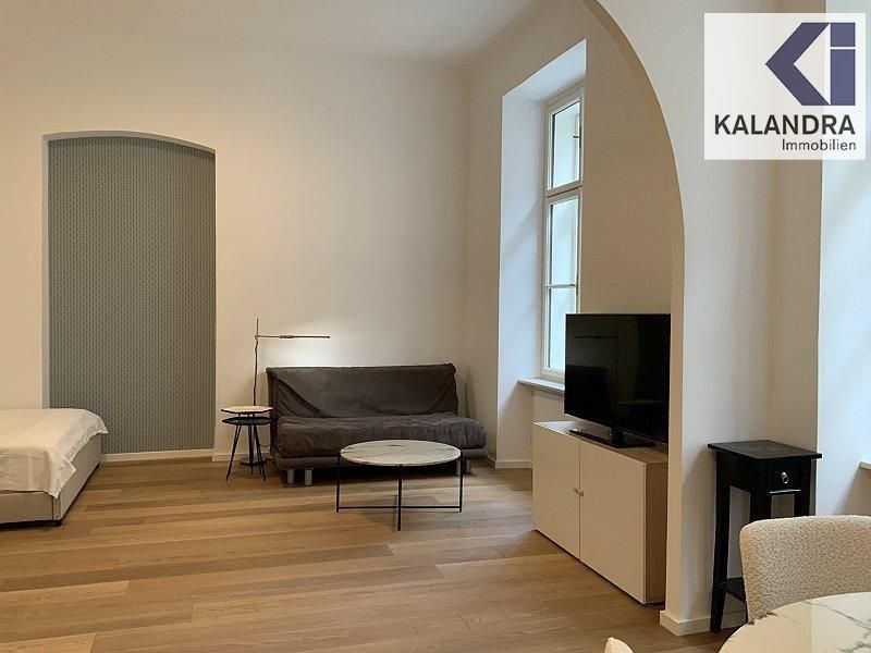 MÖBLIERTE ALTBAUWOHNUNG