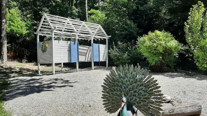 Gartenanlage mit Duschpavillon