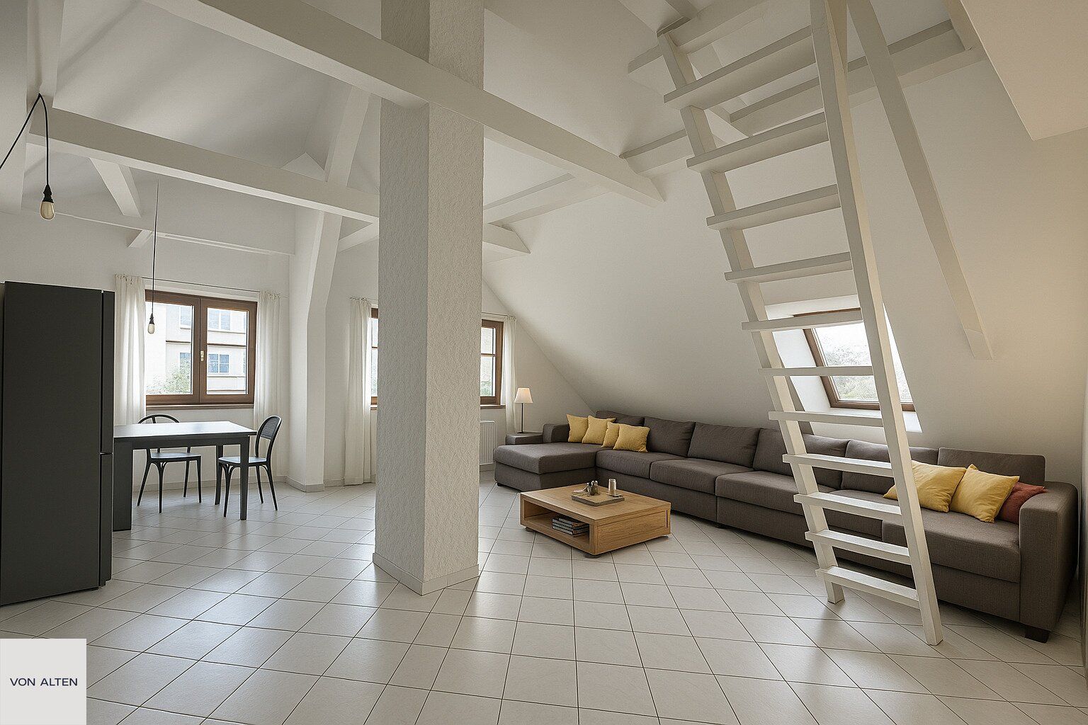 Luftige Dachgeschosswohnung auf einer Ebene mit Loggia