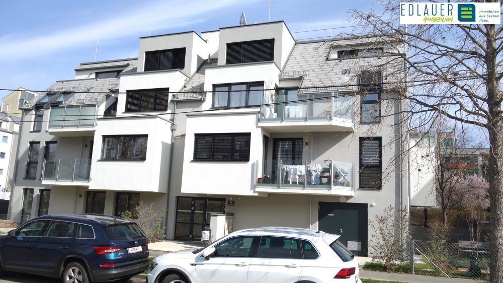 Moderner Neubau in ruhiger Lage mit Eigengarten!