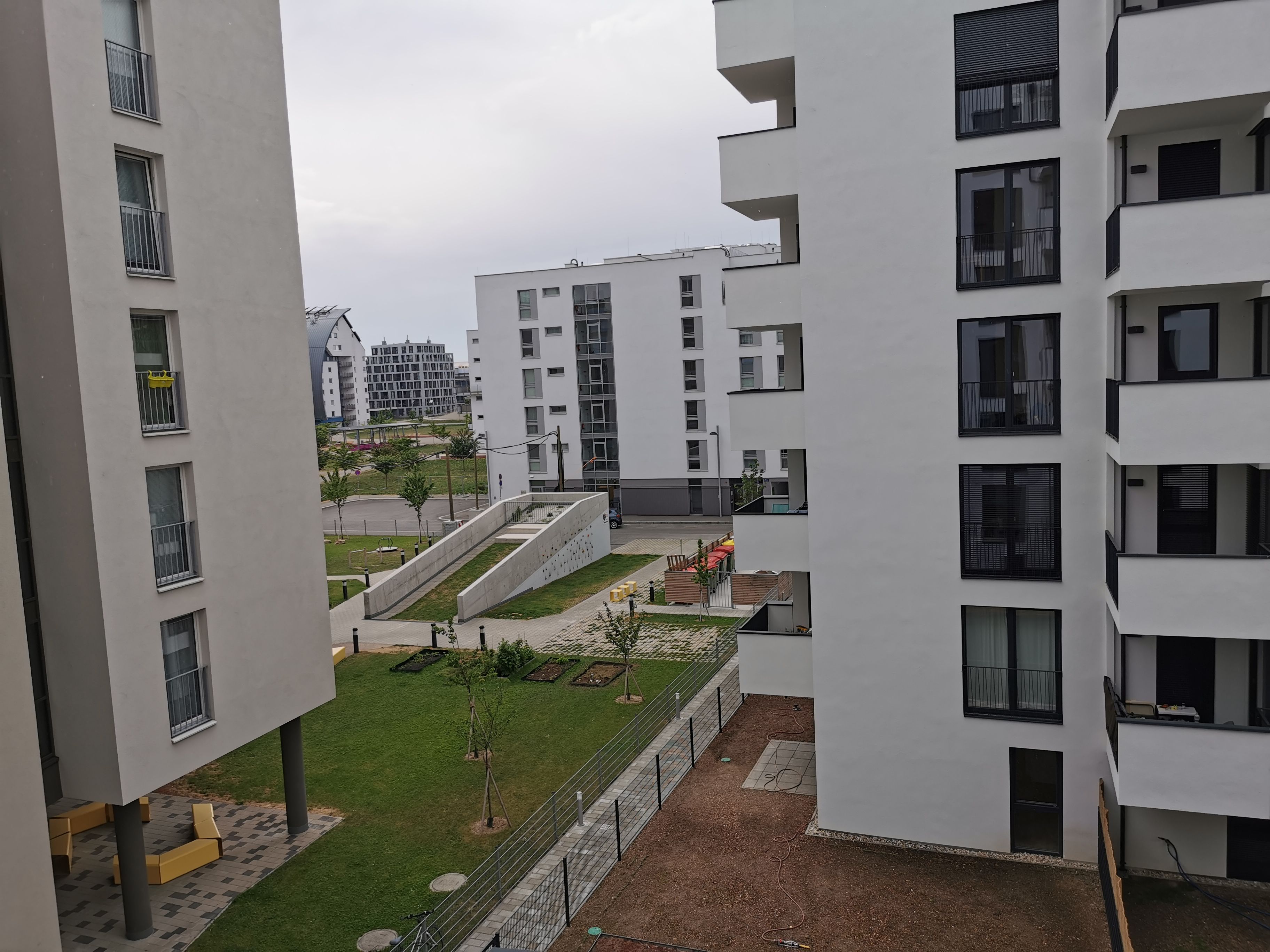 Sehr gut geschnittene und ruhige 2 Zimmer Wohnung direkt beim Kirschblütenpark