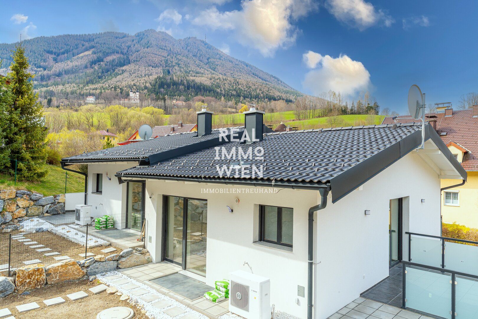 SMARTHAUS/CHALET in Schottwien: Erstbezug mit Garten, drei Terrassen und Blick auf den wunderbaren Hirschenkogel