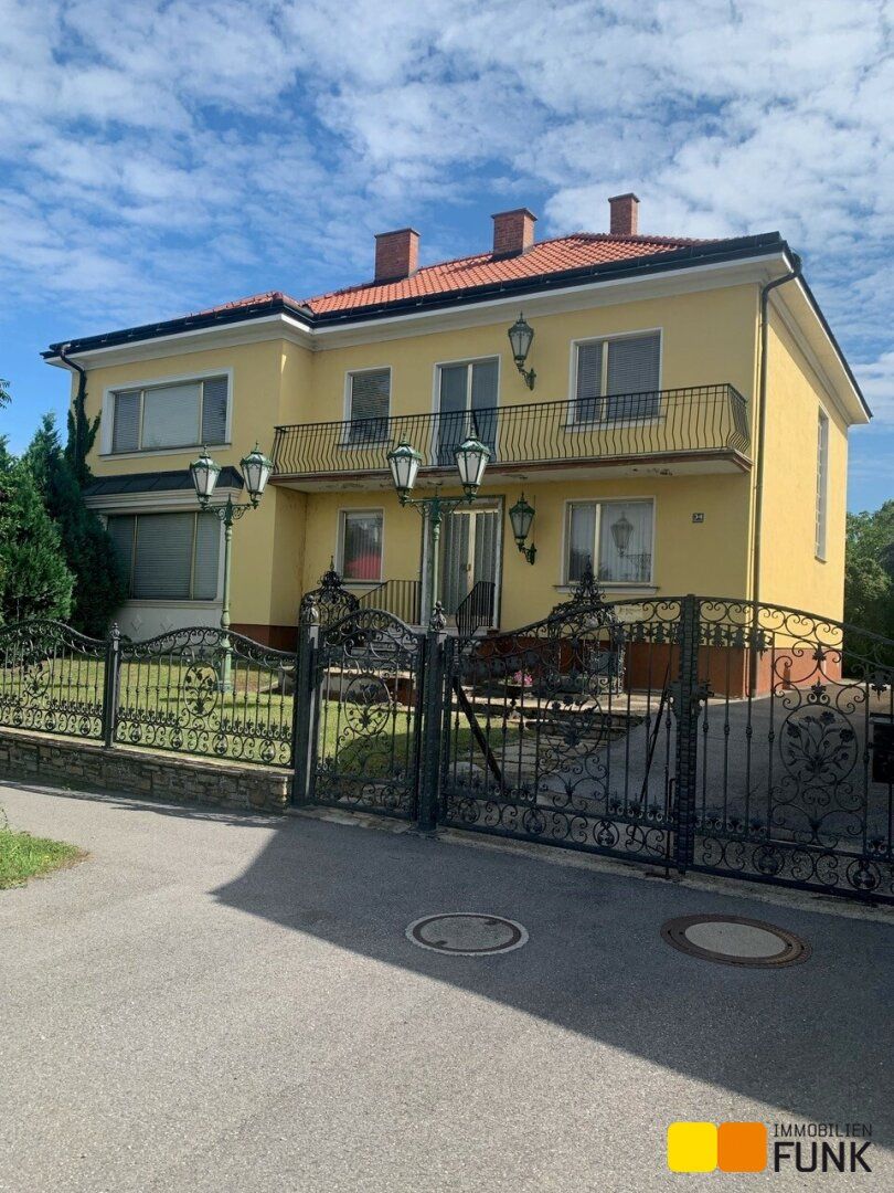 Großzügiges Zweifamilienwohnhaus