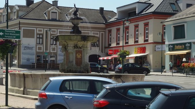 Ansicht Gebäude_Parkplatz