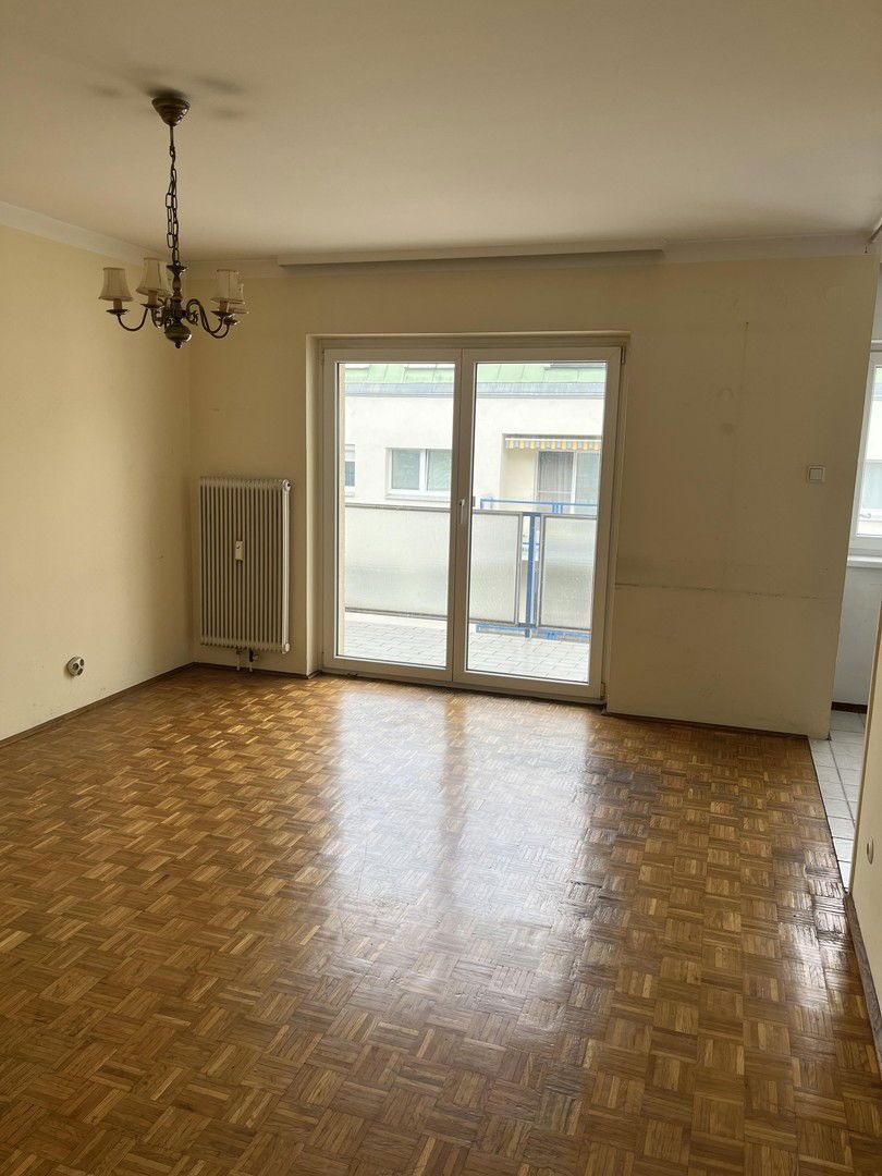 Helle 2 Zimmer Wohnung mit Balkon