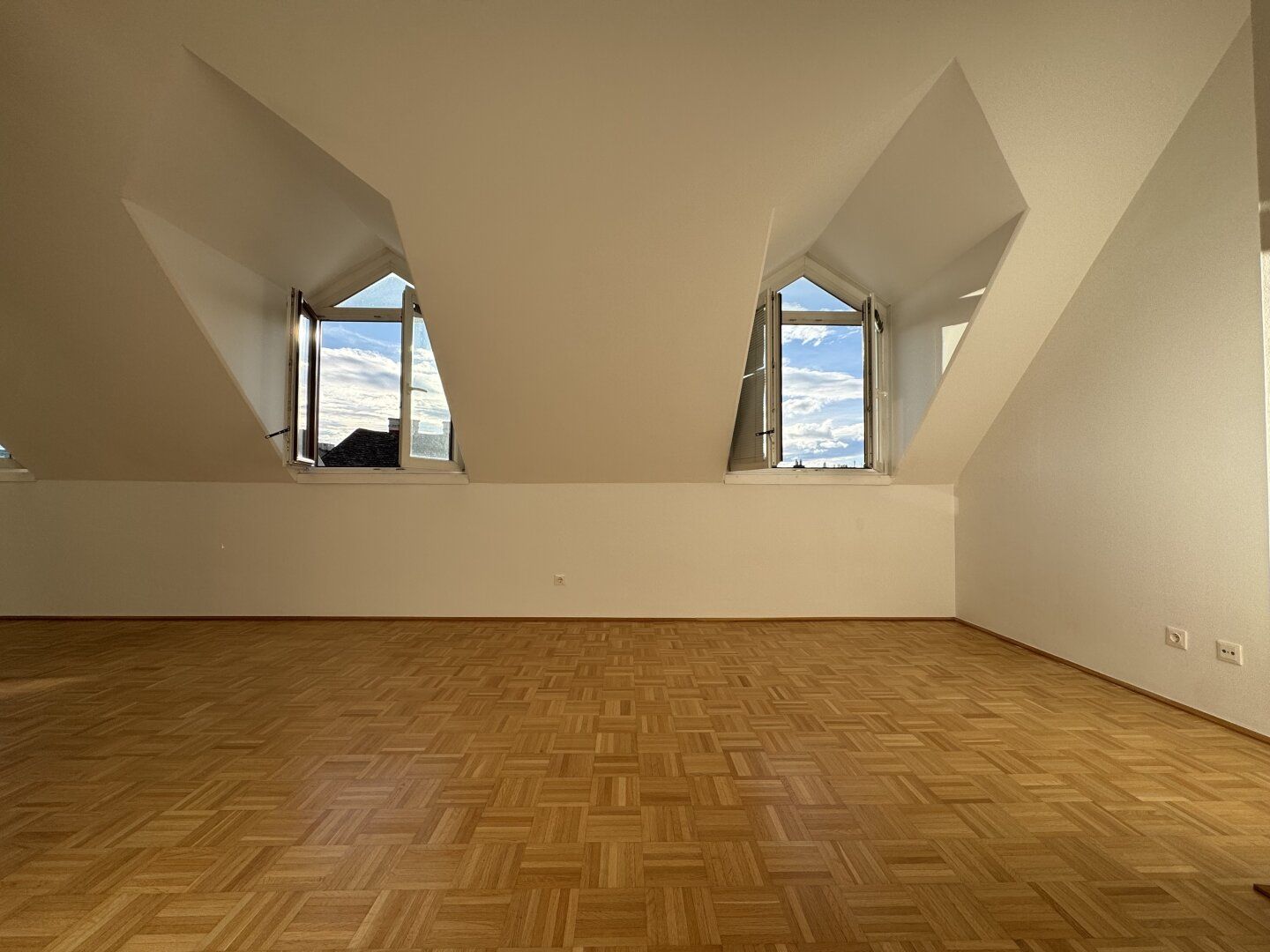 Charmante DG-Wohnung | 46 m² | hell & ruhig | Nähe U4/Naschmarkt | € 1.090 - View 4