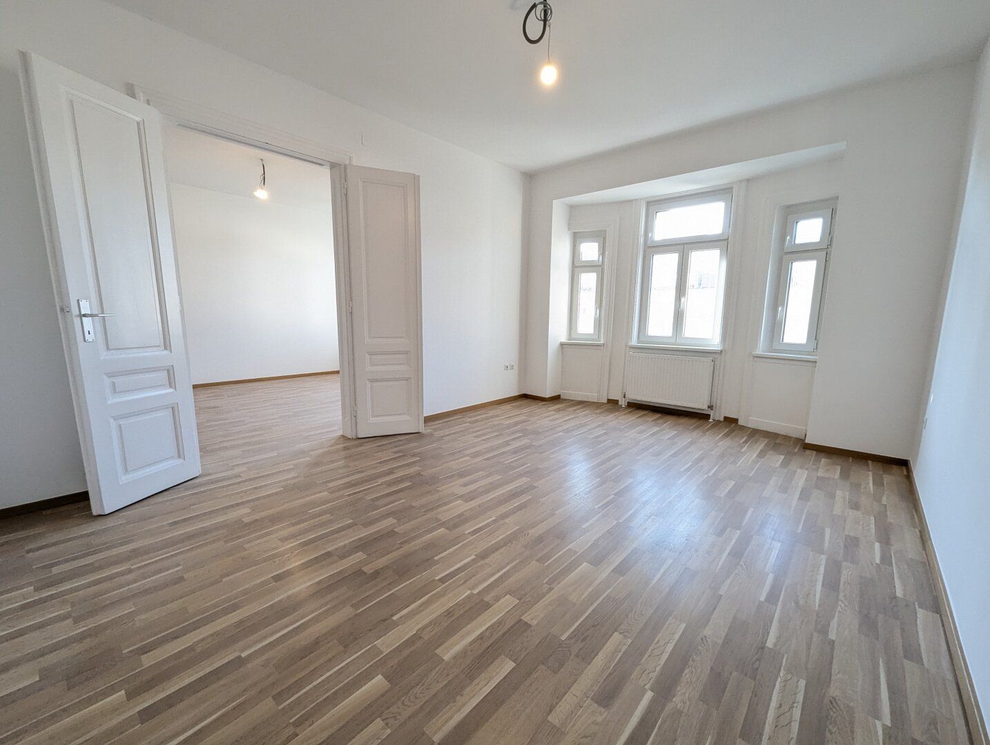 Helle Altbauwohnung - frisch renoviert