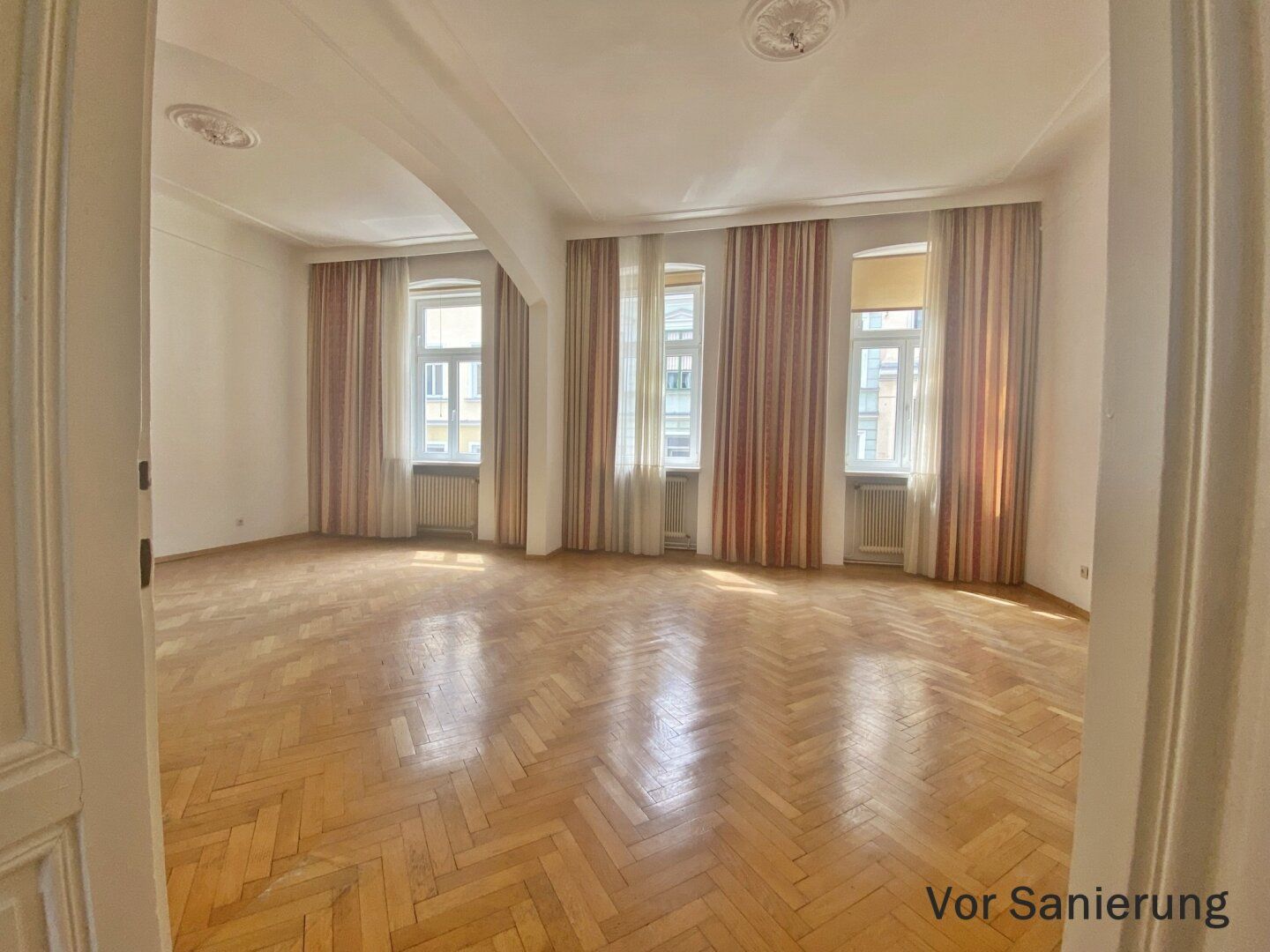 Stadthaus nähe Gersthofer Platz mit Aufstockungspotential