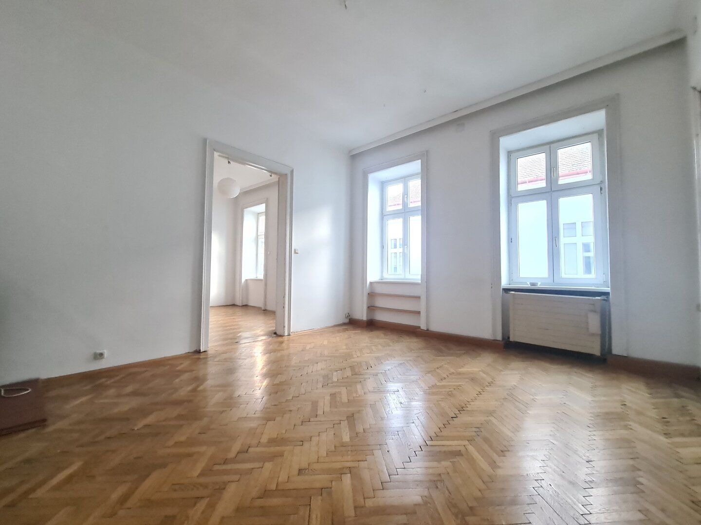 Altbau Unbefristet | Zieglergasse | Renovierungsbedarf