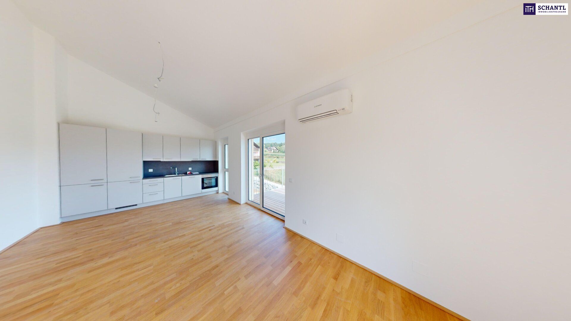 Stylischer 3-Zimmer ERSTBEZUG! Genießen Sie 68,5 m² Wohnfläche und einen großzügigen 20,5 m² Balkon im Herzen der Thermenregion. Einziehen und wohlfühlen!