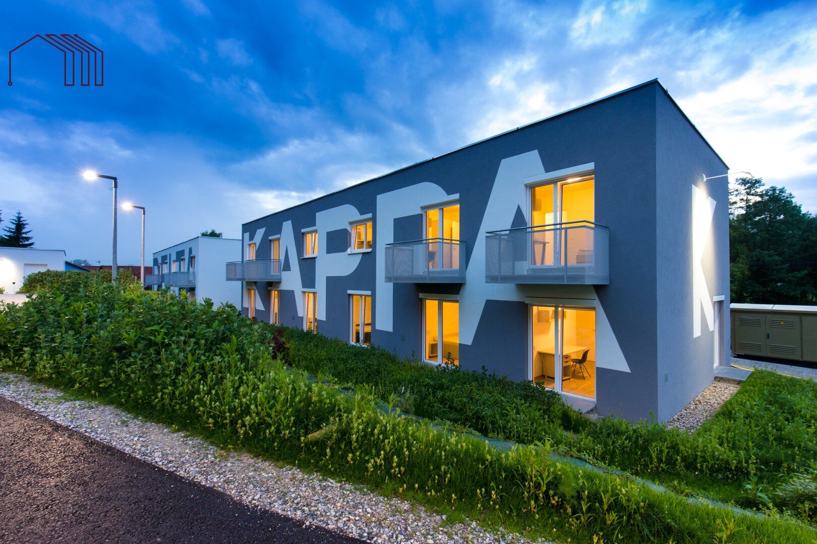 FERNBLICK: Geräumige 4-Zimmer-Wohnung mit mehreren Balkonen, Panoramablick und wunderschönem Allgemeingarten