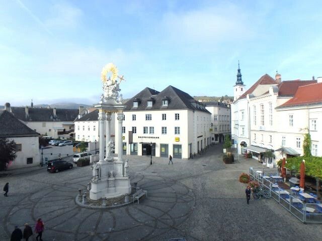 FAMILIENWOHNUNG MIT HOFSEITIGEM BALKON MITTEN IM ZENTRUM