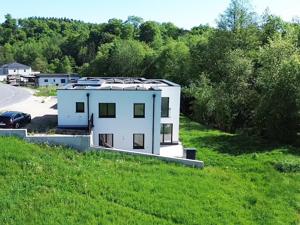 NEUER PREIS: Erstbezug in Sooß - Moderne Doppelhaushälfte mit Garten, Wärmepumpe & PV-Anlage!