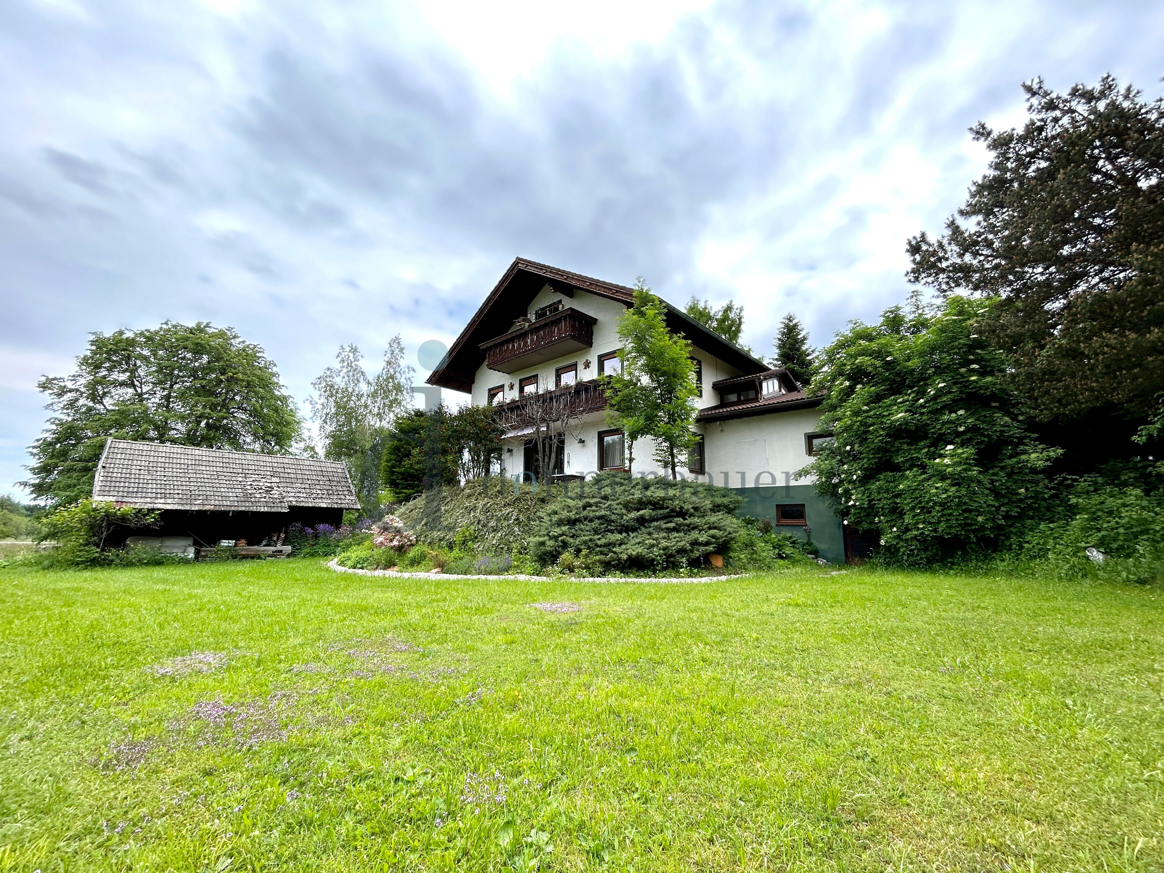 Gemütliche 3-Zimmer-Eigentumswohnung mit großem Garten, Sauna und Garage mit neuem Preis