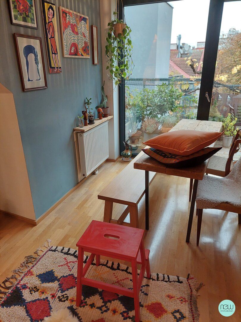 AUGARTEN- DONAUKANAL-NÄHE / hübsche 48 m² Dachwohnung plus BALKON - Top 21