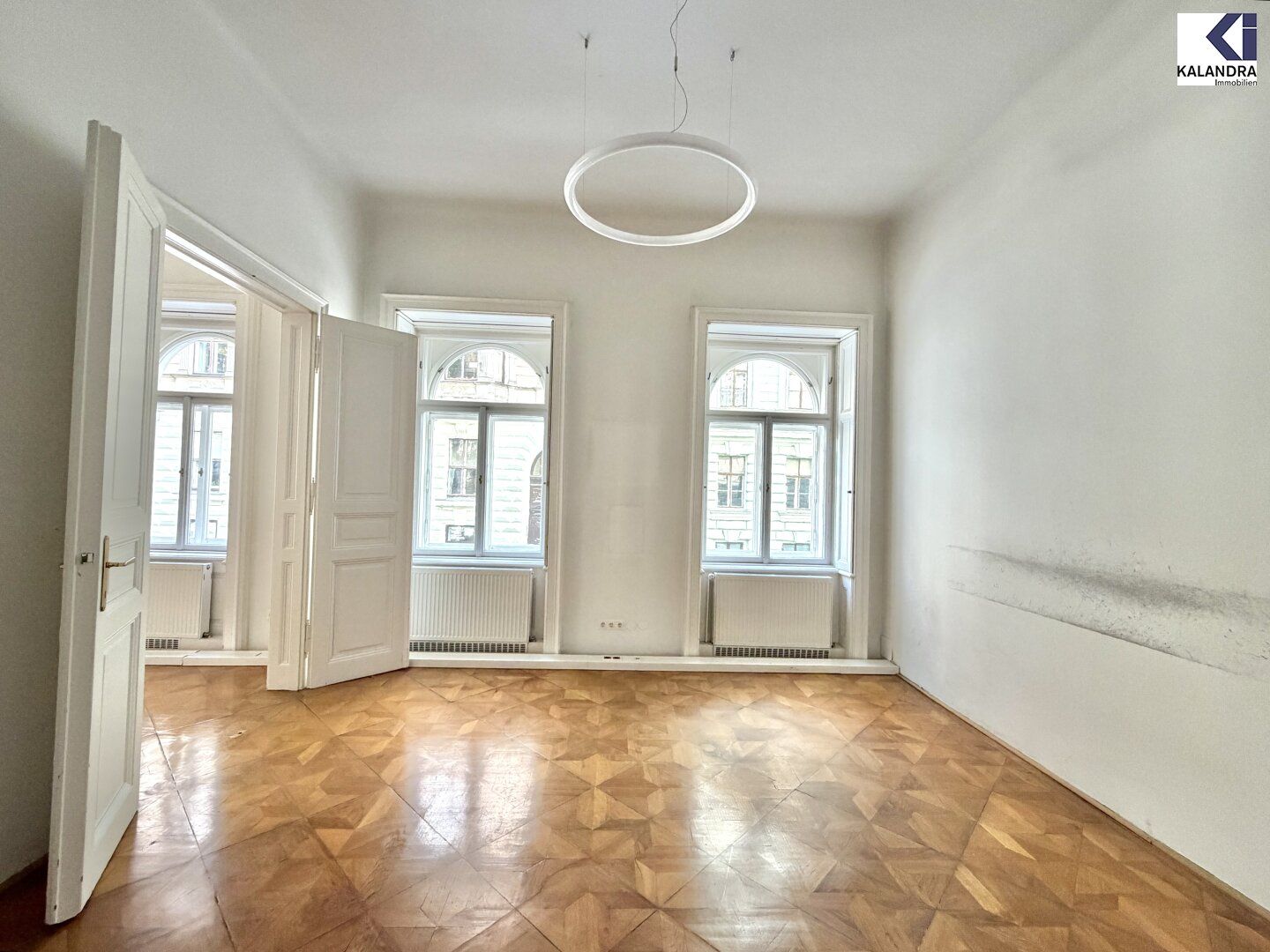 360 TOUR // KLASSISCHES ALTBAUBÜRO KARLSGASSE - Mehr