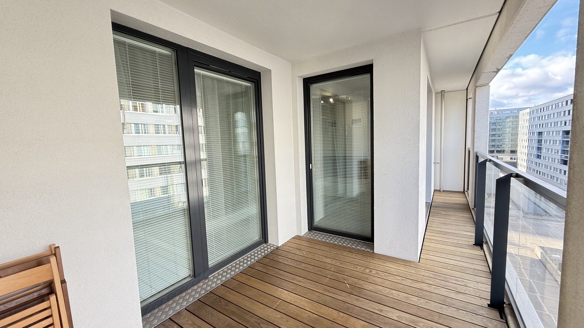 Möblierte 2-Zimmer mit westlicher Loggia mit Fitness und Sauna im Haus