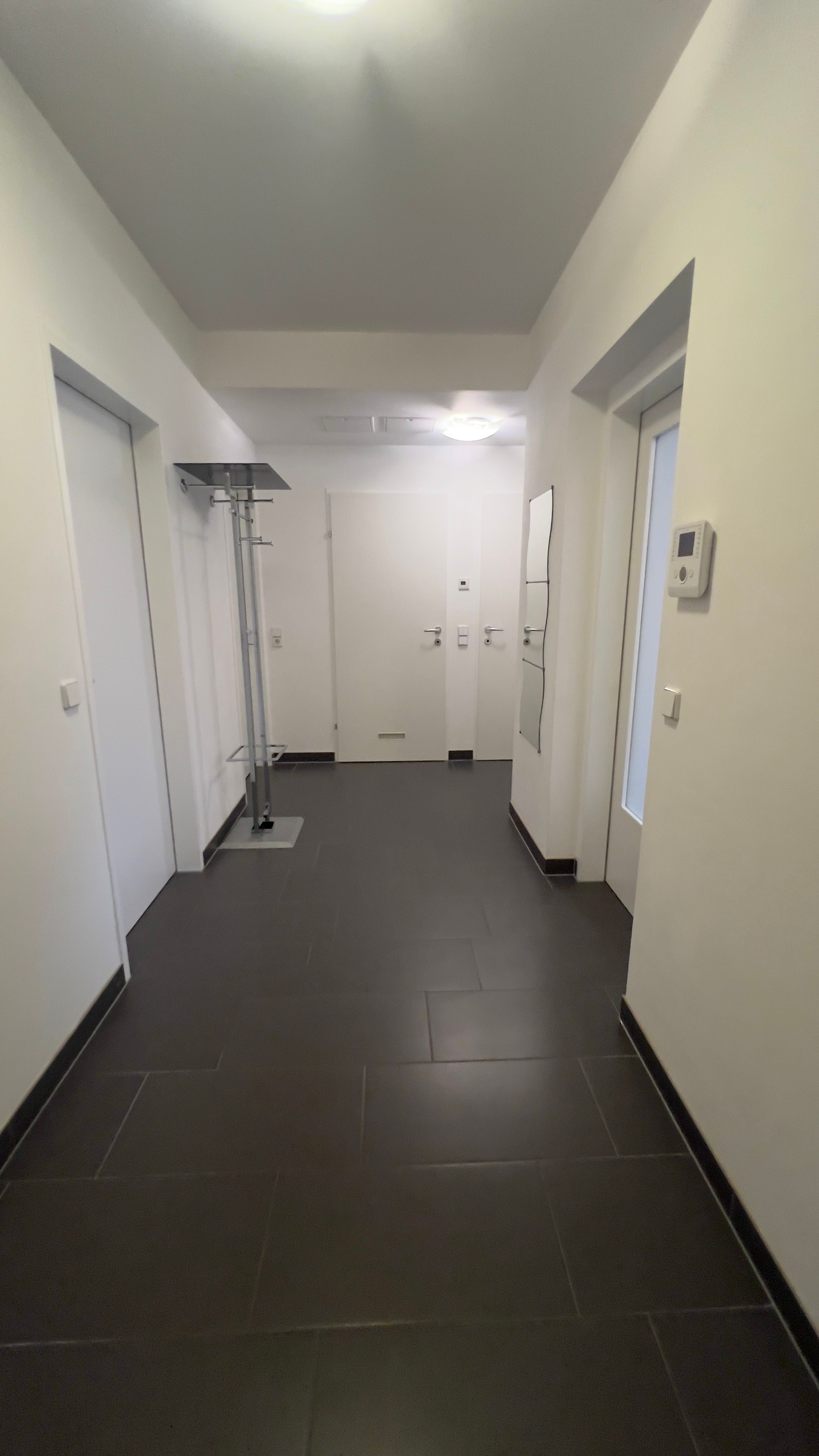 Zentrale 3-Zimmer Wohnung mit 2 x Balkon & 2 x Parkplatz zu vermieten // WG geeignet