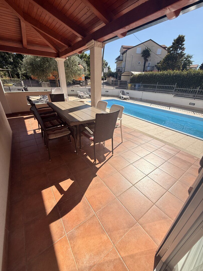 Großzügiges Apartmenthaus in Poreč mit Garten, Solar, 11 Zimmern & 3 Terrassen! - Ansicht 3