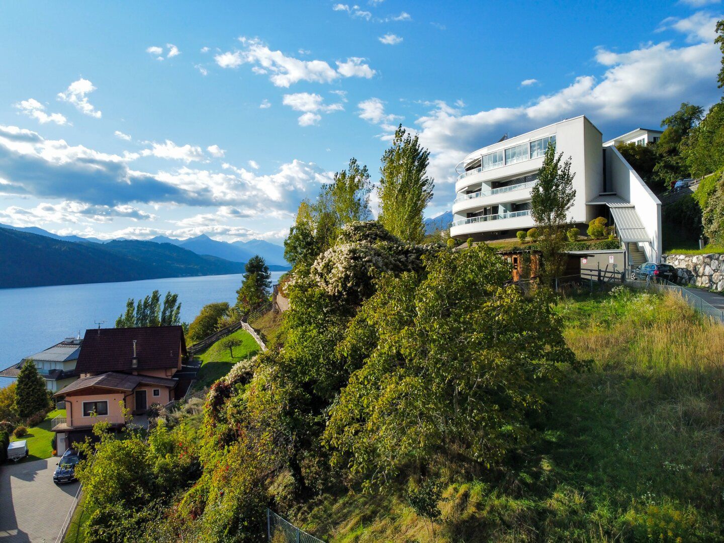 WO TRÄUME WURZELN SCHLAGEN! PREMIUM-BAUGRUNDSTÜCK MIT DER EINZIGARTIGEN NUTZUNGSMÖGLICHKEIT EINES PRIVATEN SEEZUGANGS! PANORAMABLICK ÜBER DEN SEE UND DIE BERGE INKLUSIVE! - Ansicht 4