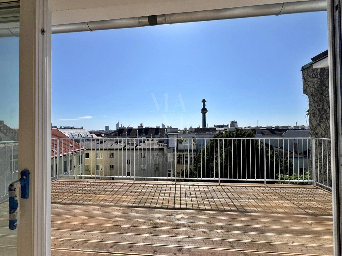 ERSTBEZUG! helle, klimatisierte Dachgeschoßwohnung mit großer Terrasse