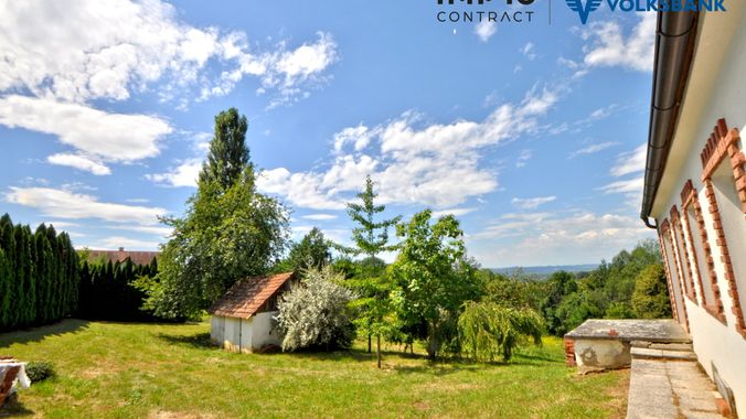 Seitlicher Gartenbereich