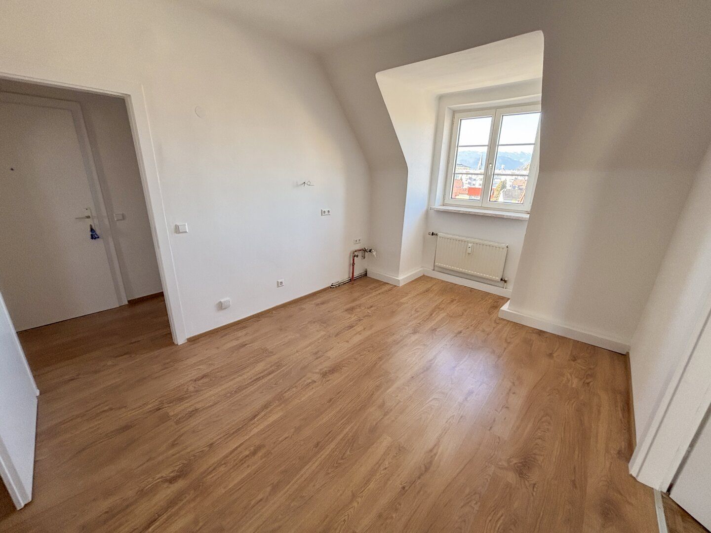 SANIERT: Dachgeschoßwohnung mit Ausblick - View 6