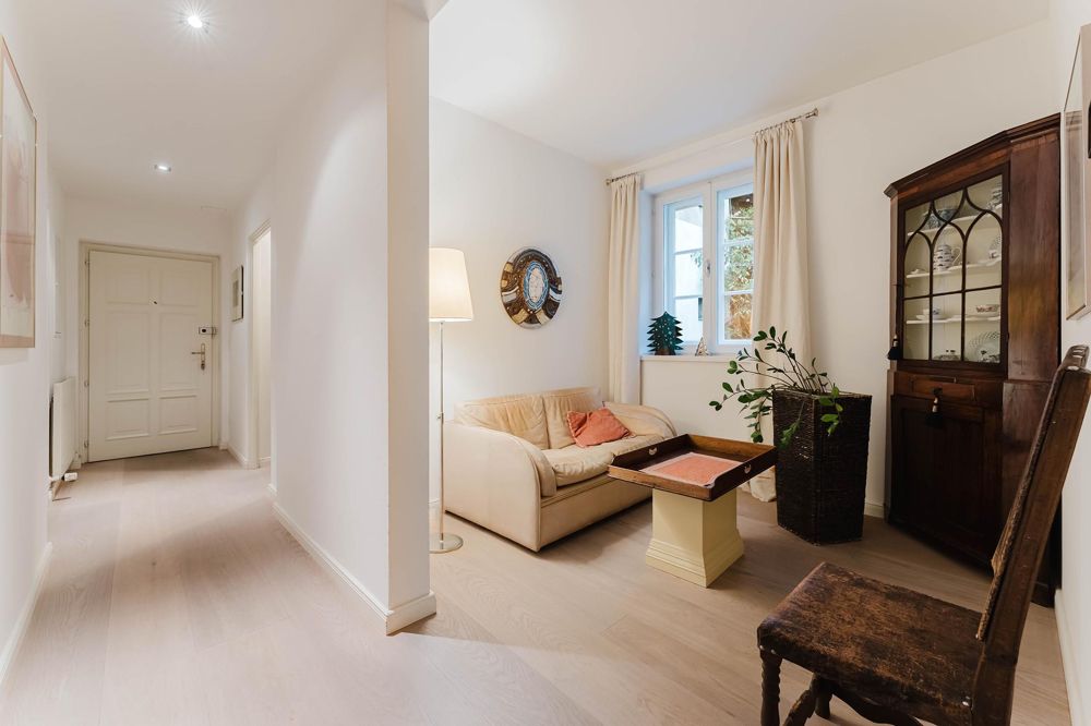 Historischer Blick! 180 m² Altbauwohnung mit Balkon und Festungsblick im Herzen der Salzburger Altstadt - Més