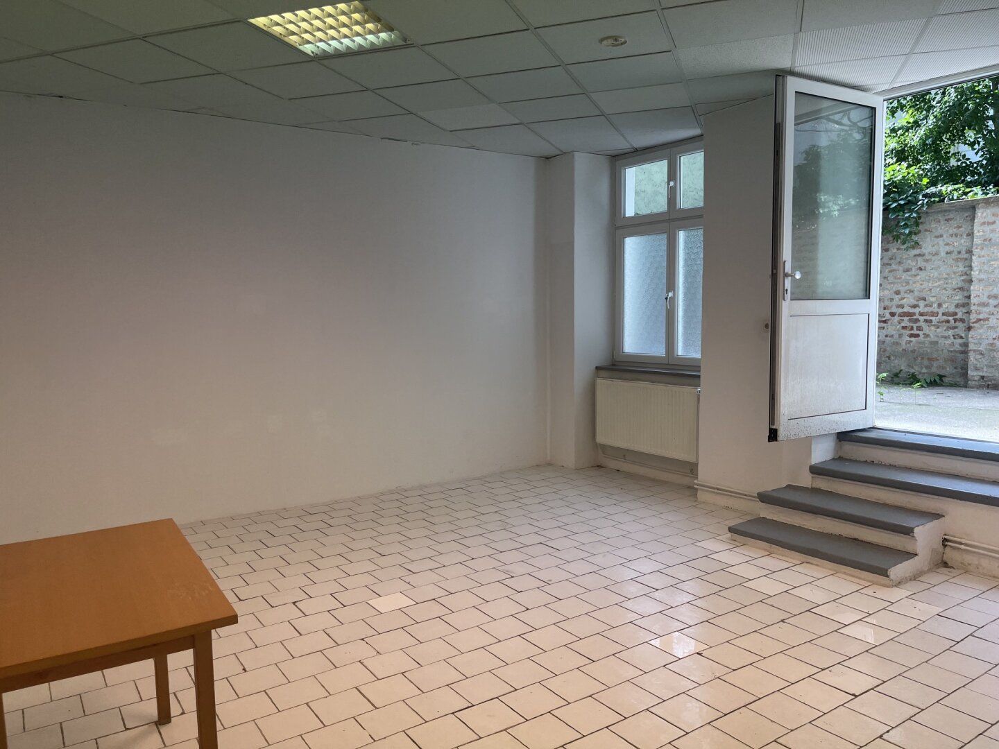 Bräuhausgasse - hofseitiges Souterrainlokal mit Garten bzw. Terrasse zu vermieten - Ansicht 4
